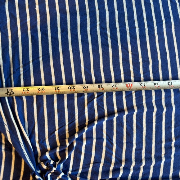 Short Sleeve T-shirt with twisted decorative element on bottom hem. - Picture 7 of 7